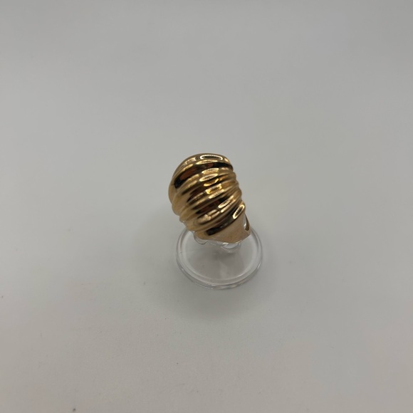 Vintage gold tone dome ring - Picture 1 of 6